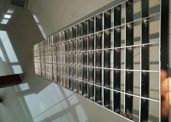 Нержавеющая сталь 316 гальванизированная Адвокатура скрежеща не огнеопасную платформу решетки металла
