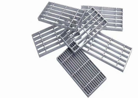 Предохранение от ржавчины сварило стальную решетку 32x5mm квадрат Serrated не выскальзывание