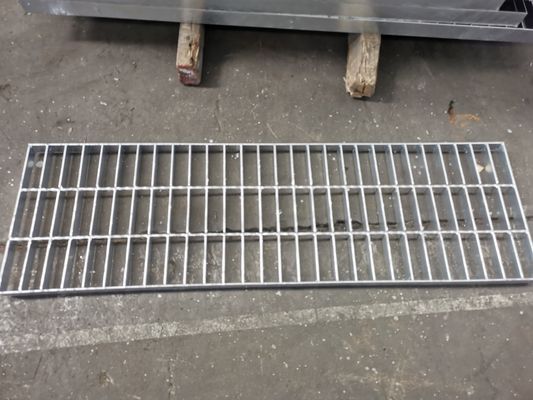 структура платформы 4mm решетки металла 50*5mm анти- въедливая толстая светлая