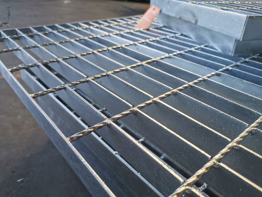 32x3mm гальванизировали стальную обжимку плиты скрежетать, который заперли для дорожки подъездной дороги
