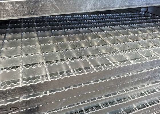Проступи лестницы стандартного анти- скида AS1657 стальные скрежеща 100mm для парковки