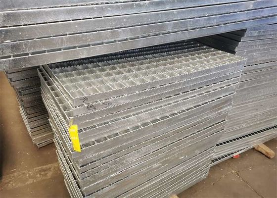 Подъездная дорога серебряного цвета ISO9001 стальная скрежещет решетку для эстакады дороги