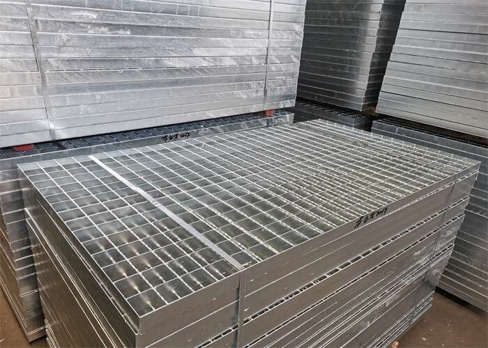 Подъездная дорога серебряного цвета ISO9001 стальная скрежещет решетку для эстакады дороги