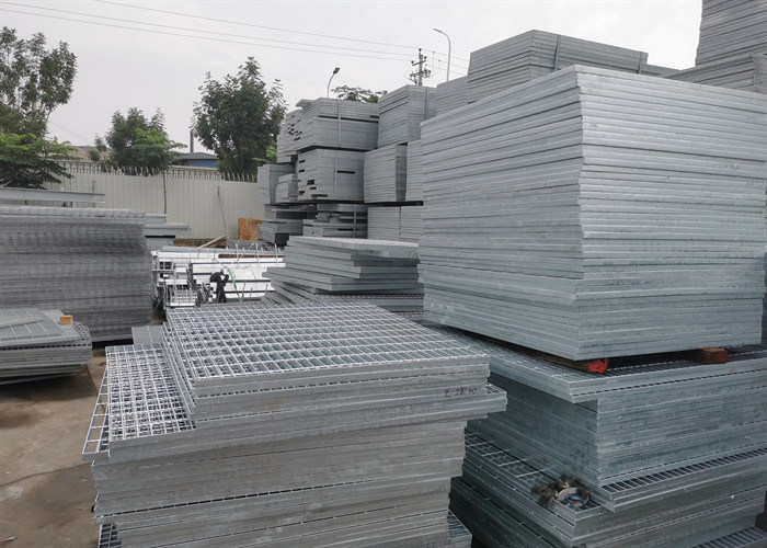 Установка горячей продажи фабрики легкая гальванизировала сваренную стальную решетку для дренажного канала